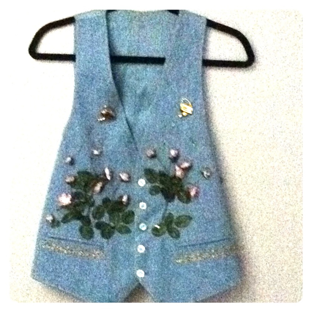 Blue jean vest for the stylish Gardner.